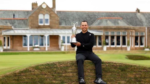 皇家伯克戴尔的逆袭传奇：谢奥菲勒捧起葡萄壶奖杯的荣耀时刻