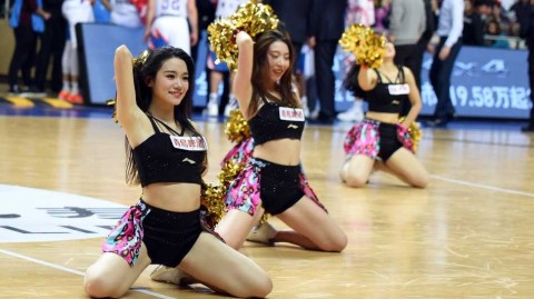 上海啦啦队宝贝倾情助阵 主场落败难掩赛场激情