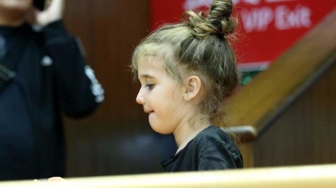 铁汉柔情：希腊中锋博洛西斯的篮球征途与场边最暖注视