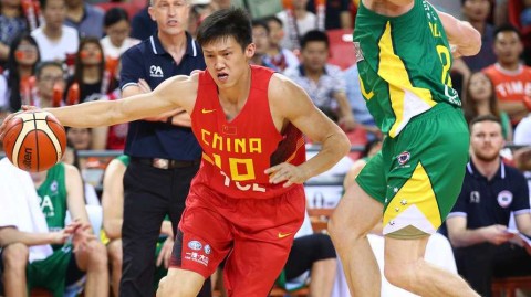 忆中国男篮峥嵘岁月：宫鲁鸣挂帅的铁血一代与他们的拼搏印记