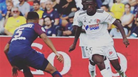 法乙第34轮：圣埃蒂安主场3-0横扫亚眠，新帅霍尔内兰迎完美开门红