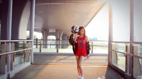 篮球与玫瑰：花式女孩姜冕的另类绽放