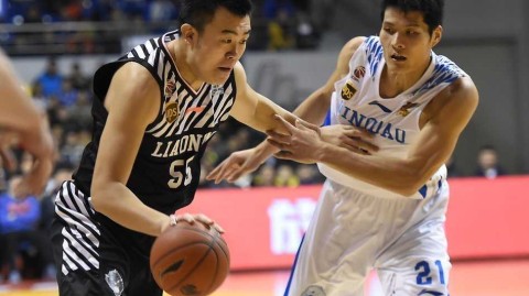 针锋相对！杨鸣掌舵韩德君内线搏杀，辽宁客场力擒青岛