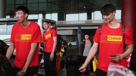 鏖战欧洲蓄力奥运，男篮将士归京笑语浓