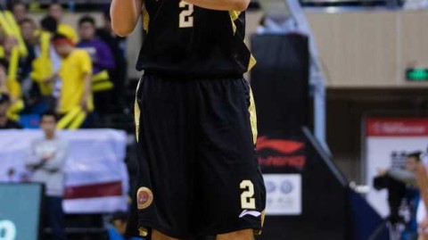 季后赛首战狂砍三十三分 丁彦雨航率山东力克江苏抢占先机