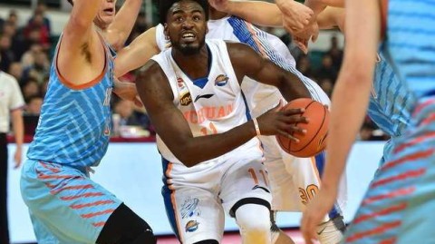 太原季前赛激战正酣，新疆飞虎破蜀蛰伏迎首胜