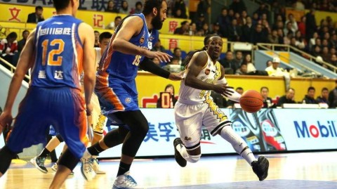 福特森率队狂飙，广厦主场酣畅复仇四川