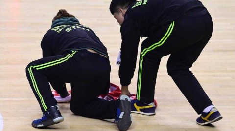 赛场边的“闪电侠”：CBA“地板工”的工匠精神与逆袭人生