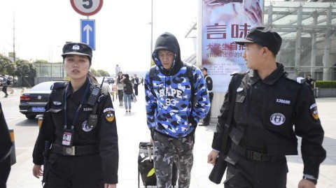 铁血柔情与创可贴的印记：辽篮三将成都归队记