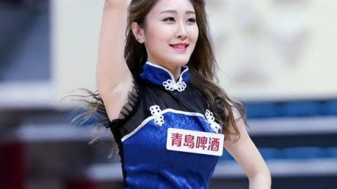 青岛篮球宝贝寒冬热舞燃爆赛场，演绎CBA别样激情