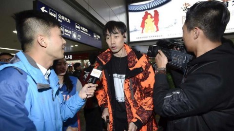 蜀地荣光：2016年四川金强男篮冠军归来与球迷的温情时刻