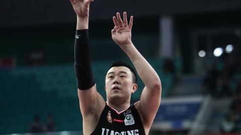 羊城铁骑终结辽篮连胜，季后赛席位之争烽烟四起