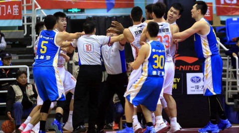 cba赛场爆发大规模冲突 八一福建上演全武行