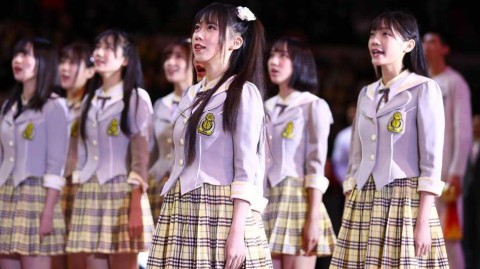 燃爆青春！GNZ48学生装助阵CBA广东德比，篮球场上绽放的元气笑颜