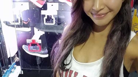 女神爱公牛：36E乳神陈伟琪的傲人球场留影