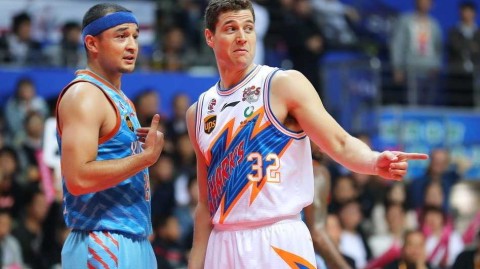 上海滩外援双星闪耀，大鲨鱼主场力擒新疆飞虎