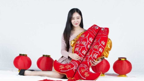 江苏同曦啦啦队新春写真光影间跃动青春活力