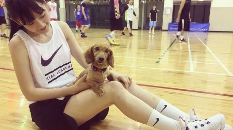 从篮球场到舞台中央：台湾“篮球女孩”洗菜王宇君的跨界人生