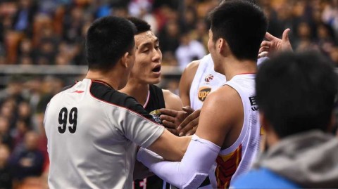 宿命对决的火花：重温郭艾伦与于德豪那次针锋相对的瞬间