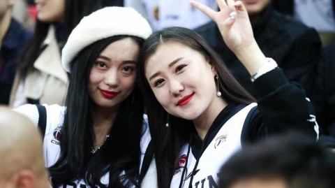 远征的赤木晴子：辽宁男篮的美女球迷客场闪耀记