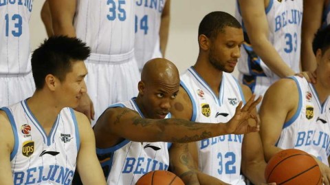 北京首钢男篮变身型男模队定格卫冕雄心