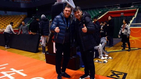 齐鲁劲旅严阵以待：山东男篮誓师第34轮，劳模组合引领复仇之战