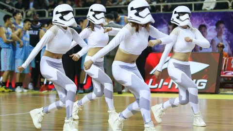 江苏肯帝亚篮球宝贝跨界演绎“星际大战” 主场战新疆虽败犹荣