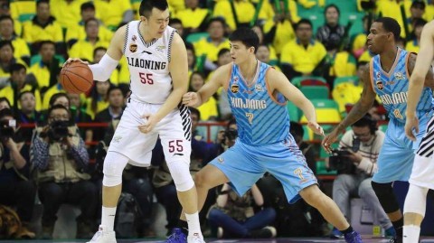 疆辽大战经典回眸：韩德君篮下称霸，西热力江铁血防守