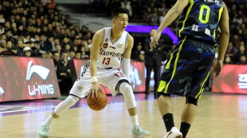 辽粤大战经典瞬间回顾 郭艾伦暴扣哈德森绝杀点燃全场