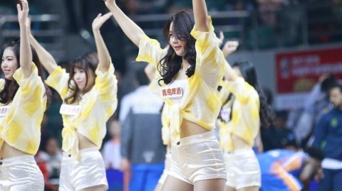 福建啦啦队热舞引爆全场 赛场最美风景线燃动球迷热情