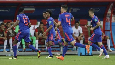 标题：世界杯生死战波兰0-3哥伦比亚 莱万哑火J罗两助攻