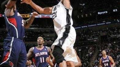 邓肯0.4秒准绝杀！马刺102-100险胜老鹰延续师徒对决传奇