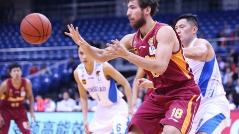 青岛主场惜败浙江苦吞五连败，吉布森独角戏难敌浙江双外援合璧