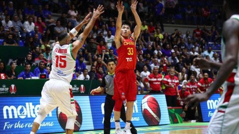 亚洲杯传奇落幕：男篮蓝队一分险胜，老将哈提布告别战憾负