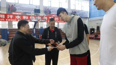 寒冬里的暖流：忆二零一六年春城慰问新疆男女篮将士