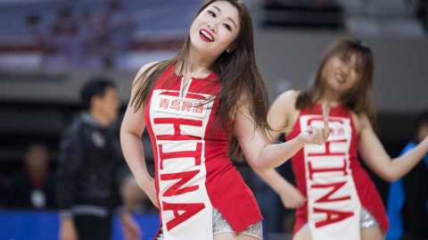 浙厦之争的激情点缀 篮球宝贝舞动主场光芒