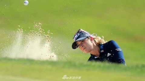 绿茵争锋群芳竞艳 纯丝锦标赛次轮三人并驾领先