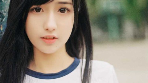 神似周慧敏的清纯女球迷 一抹笑容唤醒青春记忆