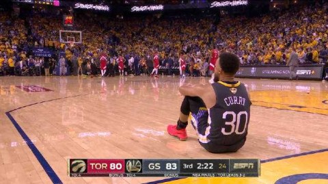 超级客场奏凯！勇士127-121险胜猛龙斩五连胜