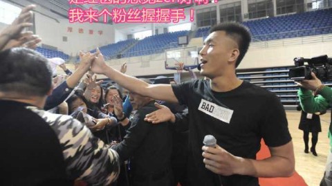 郭艾伦的欢乐假期：从网红歌手到困倦大男孩