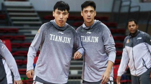 天津男篮备战第九轮 活宝霍尔曼逗乐全队