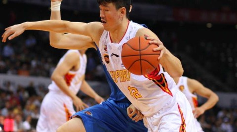 深圳烈豹主场掀翻四川品胜 萨林杰狂揽46分27板制霸内线