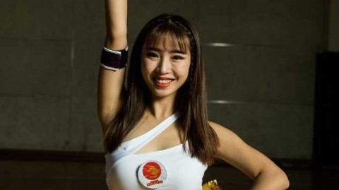 新赛季战鼓擂响，CBA篮球宝贝幕后写真与赛场芳华