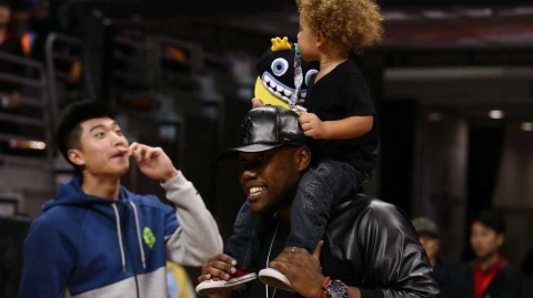 全明星周末东莞绽放 比斯利铁汉柔情携子萌翻全场