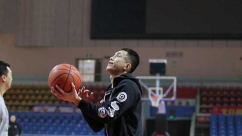 辽篮众将挥汗备战，新赛季蓄势待发