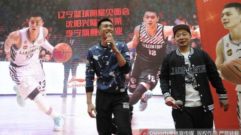 郭艾伦现场飙歌深情告白 杨鸣人气爆棚遭美女球迷“围堵”