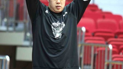 辽篮远征回忆：韩德君擎天巨掌定乾坤，双子星笑容照亮争冠之路