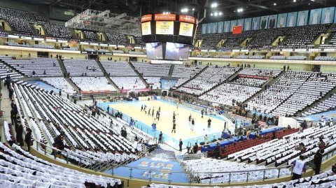 京城白色海洋下的悲壮告别 回首2016年首钢男篮季后赛生死战