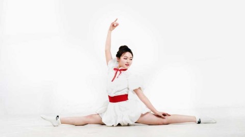 力与美的交响——山东高速篮球宝贝一字马背后的热血与柔情