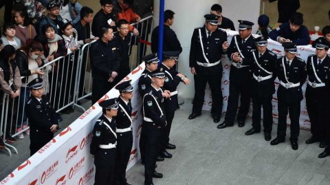 辽篮双子星人气爆棚 郭艾伦杨鸣引爆球迷热情